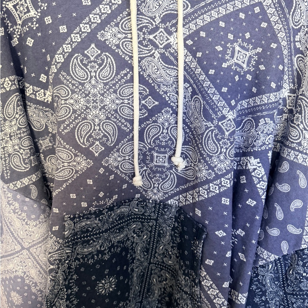 NWT American Eagle Outfitters Blue Paisley Hoodie - Picture 2 of 8